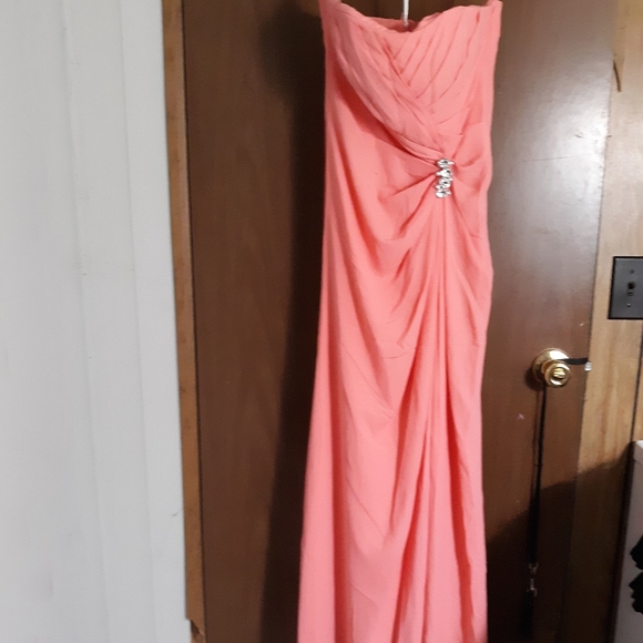 David's Bridal Bridesmaid's dress - Picture 1 of 6